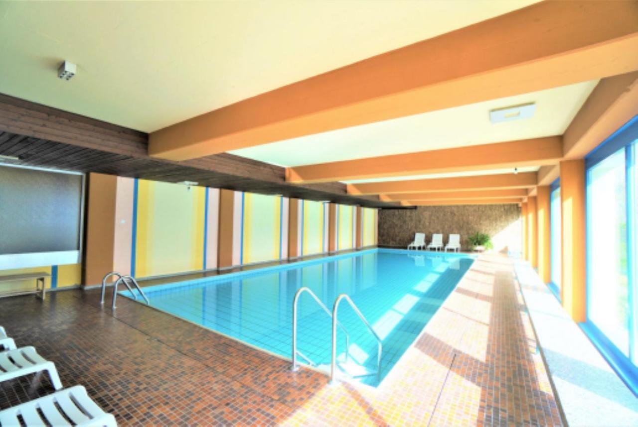 Lovely 1-Bedroom Vacation Studio Apartment With Pool And Sauna Laax Dış mekan fotoğraf